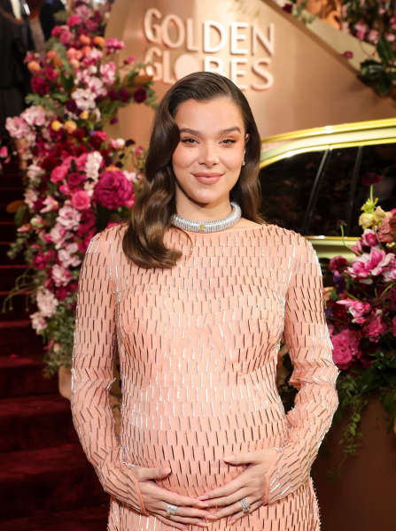 Hailee Steinfeld Side Part Waves