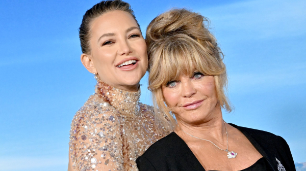 Kate Hudson and Goldie Hawn Are Mirror Images With Matching Beauty Looks